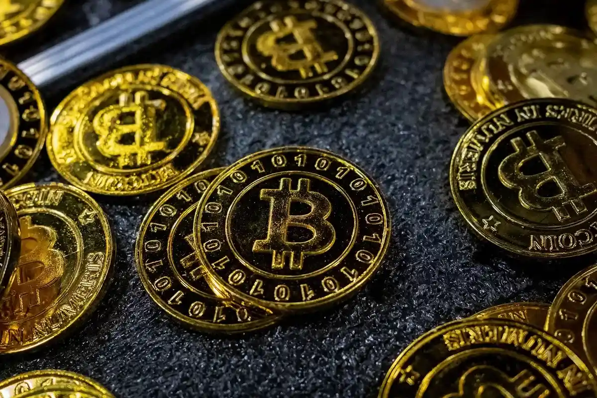 Bitcoin prisstigning: Hvordan kryptovalutaen steg næsten 300% og hvad det betyder for dig