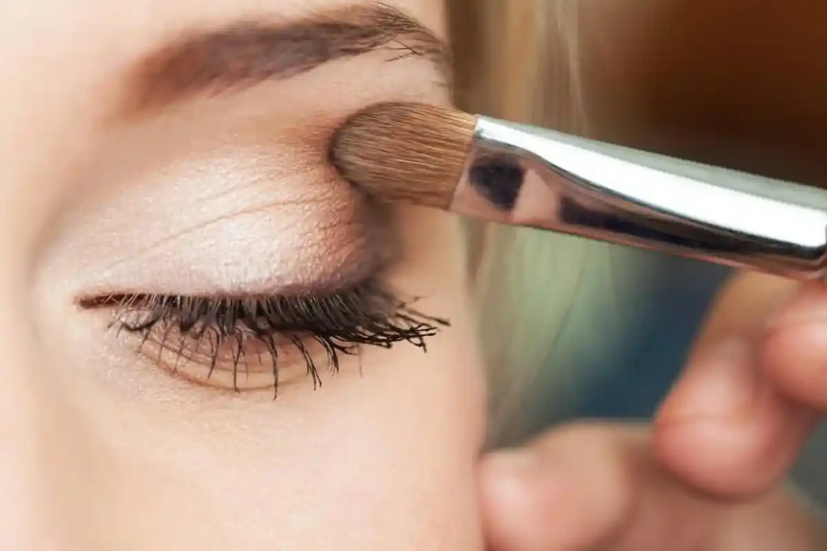Makeup til større øjne: Sådan ånder du liv i din blik med en enkel teknik