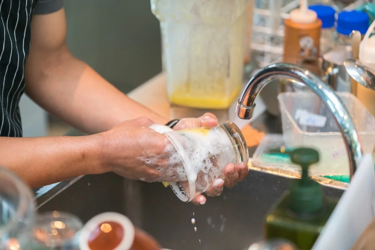 Sådan får du matte og plettede glas til at skinne igen